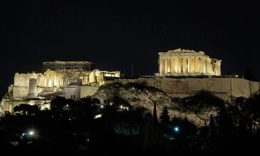 «Κοιτάξτε ψηλά»: Τι θα συμβεί στον Αττικό ουρανό το βράδυ της Κυριακής; - Το αινιγματικό βίντεο της Περιφέρειας Αττικης